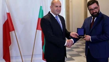 Президентът поднесе дарове, изготвени в КМНЦ