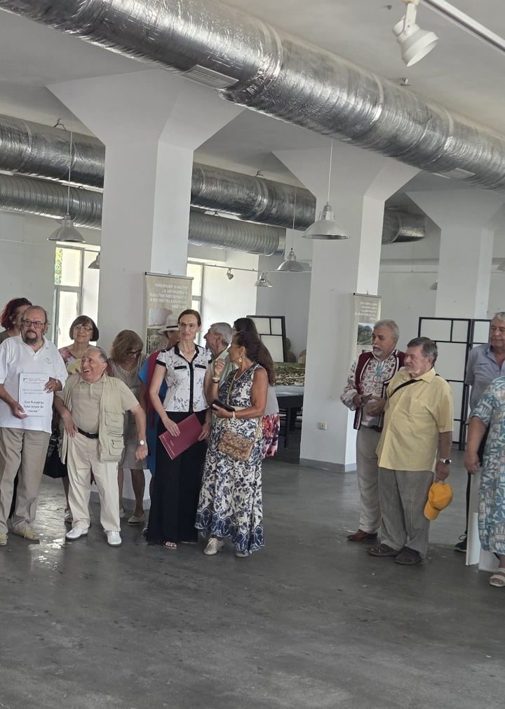 Изложбата на КМНЦ „По следите на учениците“ бе открита в Балчик